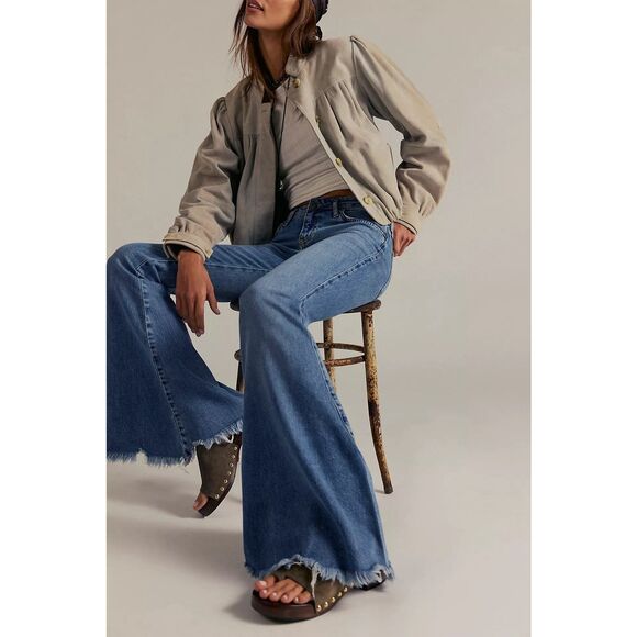 Free People We The Free Emre Low-Rise Flare Jeans - Picture 3 of 12